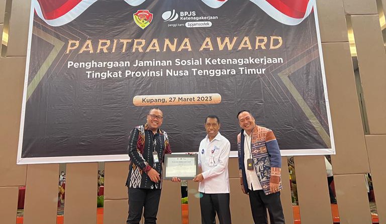 Bank Ntt Raih Paritrana Award Dari Bpjs Ketenagakerjaan Koran Ntt