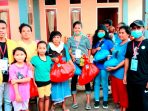 Formal Kupang Salurkan Bantuan Untuk Pengungsi Ile Lewotolok