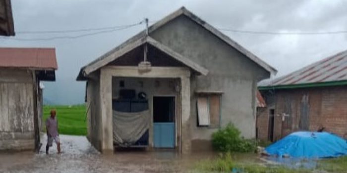 Curah Hujan Tinggi, Puluhan Rumah Warga di Mabar Terendam Banjir