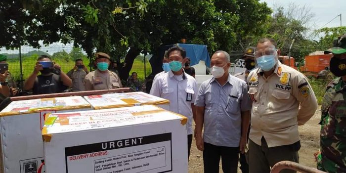 1.600 Vial Vaksin Sinovac Tiba di Labuan Bajo, Sekda: Tetap Pakai Masker