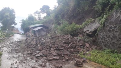 Longsor di Ende, Tembok Jalan Sepanjang Dua Ratus Meter Ambruk