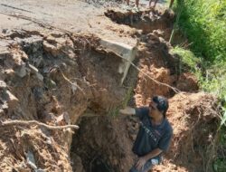 Longsor di Karot, Akses Jalan ke Ruteng Terputus