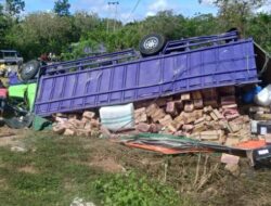 Truk Ekspedisi di NTT Terbalik, Sopir Tewas di Tempat