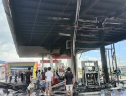 SPBU Mena di Kota Ruteng Terbakar