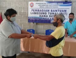Puluhan Warga Desa Lise Lowo Bora Terima BLT