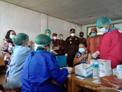 Sambut HUT Bhakti Adhyaksa ke-61, Kejari Manggarai Gelar Vaksinasi Massal