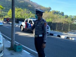 Satlantas Polres Mabar Tertibkan Kendaraan Parkir di Atas Trotoar