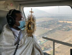 Pastor Asal NTT Memberkati Ibukota Chile, Santiago dari Atas Helikopter