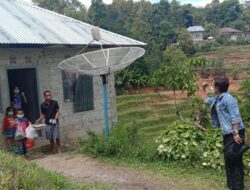 Waket I DPRD Manggarai Serahkan Bantuan untuk Pasien COVID yang Kekurangan Makanan