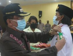 Kukuhkan 41 Anggota Paskibraka, Ini Pesan Bupati Korinus Masneno
