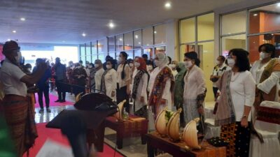 Wury Ma’ruf Amin Hadiri Pembukaan Program PKW Tenun Ikat di Dekransda NTT