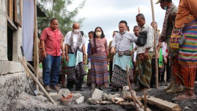 Bupati Kupang Hadiri Peletakan Batu Pertama Gereja Alfa Omega Oematnunu