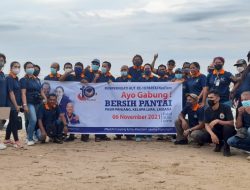 Sambut HUT Ke-10, DPW NasDem NTT Gelar Bakti Sosial di Pantai Warna Oesapa