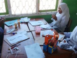 Siswa Madrasah Aliyah Negeri Matim Sulap Sampah Jadi Kerajinan Cantik