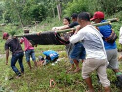 Jalan Buruk, Ibu Hamil di Manggarai Barat Ditandu Hingga Melahirkan di Jalan