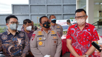 Vaksinasi Drive Thru Pertama di NTT Digelar oleh PSMTI dan Polda NTT