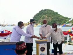 Didampingi Gubernur VBL, Menhub Resmikan Kapal Wisata Glass Bottom Catamaran