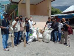 Komunitas “Projet Rumah Kita” Bersihkan Sampah di Pasar Inpres Ruteng