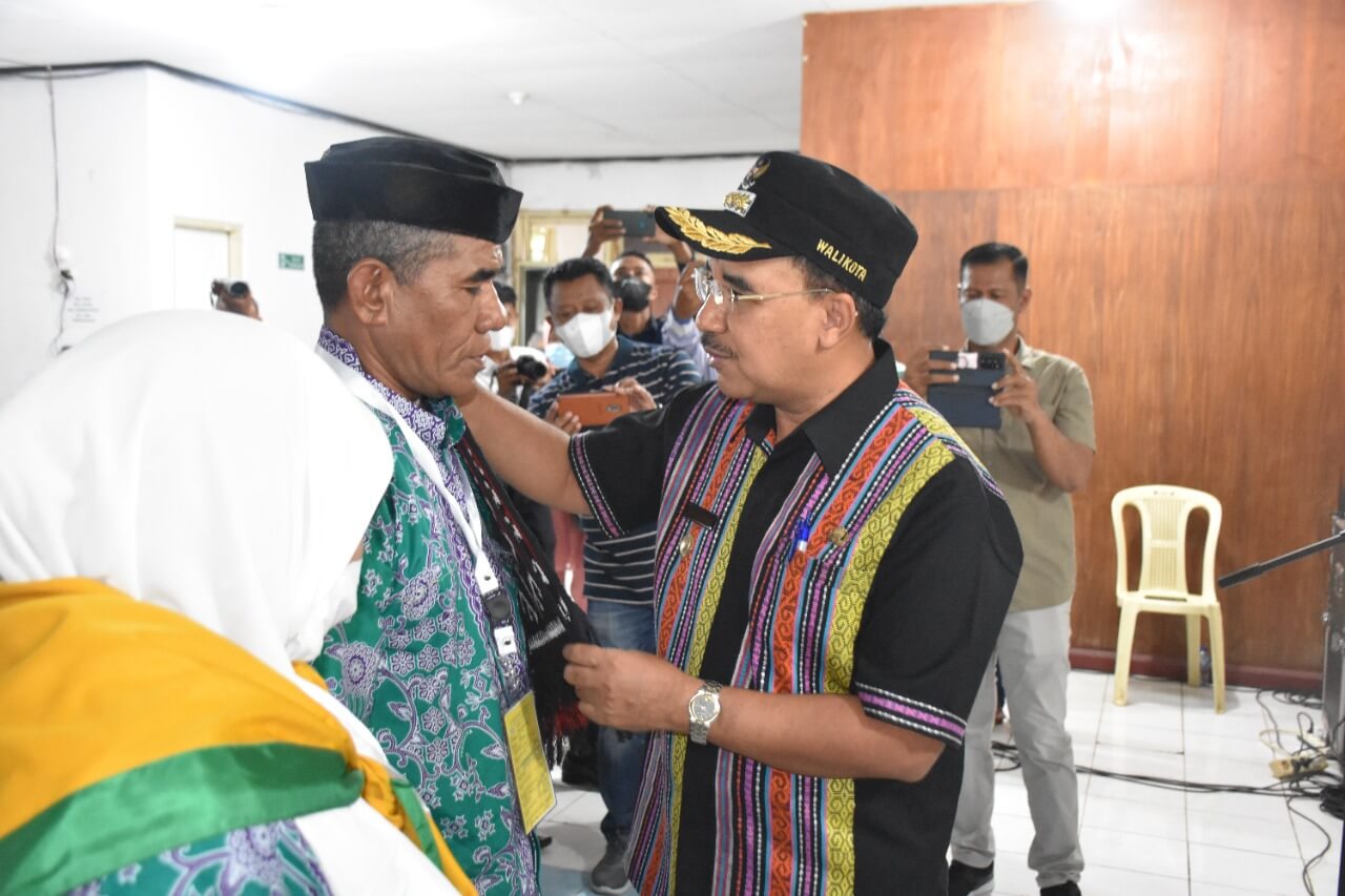 Wali Kota Kupang Resmi Melepas 155 Jamaah Calon Haji Ke Tanah Suci