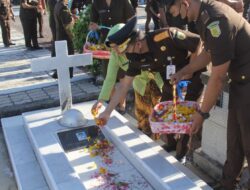 Kajati NTT Pimpin Upacara Ziarah di TMP Dharmaloka Kupang
