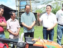 Serahkan Hand Traktor, Bukti Cinta Melkianus Lubalu untuk Petani di Sumba Tengah