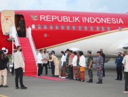 Gubernur NTT Sambut Presiden Jokowi di Bandar Udara Komodo