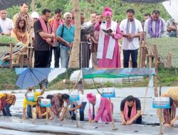 Uskup Atambua dan Dirut Bank NTT Tanam Perdana Tomat, Bantu Perkuat Kemandirian Ekonomi Umat