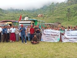 Ratusan Warga Poco Leok Padati Lapangan Desa, Nyatakan Sikap Dukung Perluasan PLTP Ulumbu