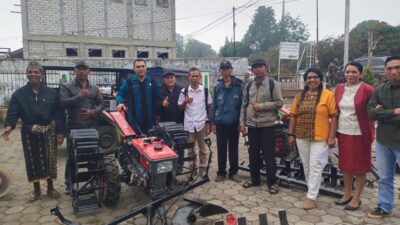 Kelompok Tani di Manggarai Dapat Bantuan Alsistan dari Anggota DPR RI Julie Laiskodat