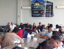 Gaji Belum Dibayar, Karyawan Hotel Sasando Buat Aksi Protes