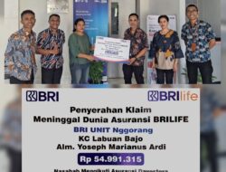 BRI Ruteng Serahkan Dana Klaim dari Asuransi BRI Life