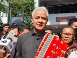 Terpikat Pesona Tenun NTT Ganjar Pranowo: Bagusnya Minta Ampun