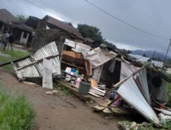 Angin Puting Beliung Hantam Rumah Warga Kota Ruteng