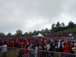 Lautan Massa Padati Stadion Golodukal Manggarai, Sambut Kedatangan Ganjar Pranowo