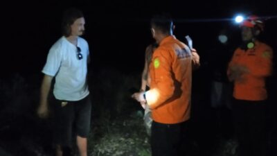 Asyik Camping di Area Erupsi Gunung Lewotobi, 2 Warga Negara Swedia Dievakuasi Tim SAR