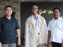 Tenun Sumba di Bahu Alam Ganjar, Harapan Anak Muda NTT untuk Masa Depan Indonesia