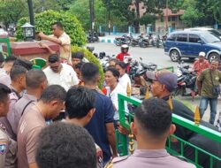 Keluarga Alm Roy Bolle Geruduk PN Kupang, Tuntut Hakim Klarifikasi Pernyataan