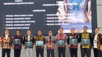 BPJS Ketenagakerjaan Serahkan Paritrana Award kepada Sejumlah Pemda dan Lembaga di NTT