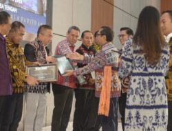 Bank TLM Raih Paritrana Award, Robert Fanggidae Tekankan Pentingnya Menjaga Integritas dan Prestasi