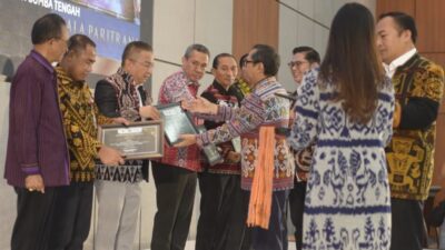 Bank TLM Raih Paritrana Award, Robert Fanggidae Tekankan Pentingnya Menjaga Integritas dan Prestasi