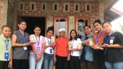 Mahasiswa KKN Unwira FISIP Bantu Produksi dan Pesarkan Stik Rumput Laut Desa Wuakerong