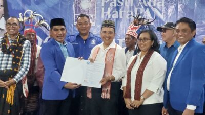 Jeriko-Adinda Terima SK dari PAN, Siap Lanjutkan Pembangunan di Kota Kupang