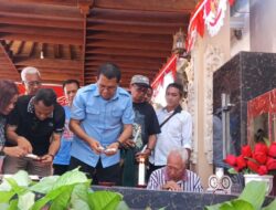 Melki Laka Lena Nyekar ke Makam Frans Lebu Raya, Siap Mewarisi Spirit Perjuangan Membangun NTT Tercinta