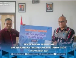 Pj Bupati Lembata Serahkan Tabungan Ibadah Qurban, Minta Bank NTT Terus Berinovasi