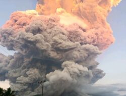 Gubernur Melki Pimpin Rakor Penanganan Erupsi Gunung Lewotobi, Warga Terdampak Telah Dievakuasi