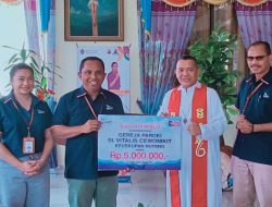 Bank NTT Cabang Ruteng Salurkan Bantuan untuk Pembangunan Aula Serbaguna Paroki Cewonikit