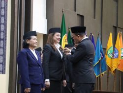 Gubernur NTT Anugerahkan Tanda Kehormatan Satyalancana Karya Satya kepada 320 ASN
