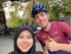 Pembalap Belanda Peserta Tour De EnTeTe Tiba di Kupang dan Langsung Berlatih