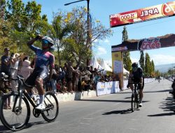 Pesona Sumba Timur Menghipnotis Para Rider, Pembalap Malaysia Juarai Etape 4 Tour De EnTeTe 2025