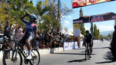 Pesona Sumba Timur Menghipnotis Para Rider, Pembalap Malaysia Juarai Etape 4 Tour De EnTeTe 2025
